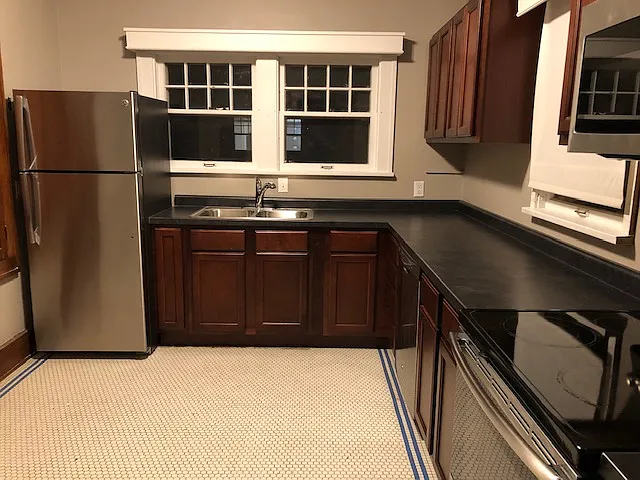 3 bed, 1800 sqft, $2,400 — Photo 2