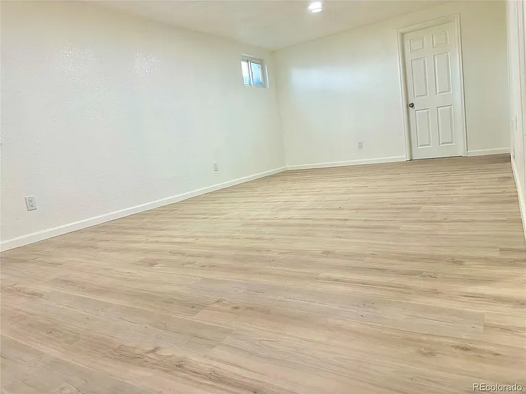 624 Winona Ct — Photo 8