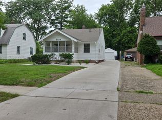 2014 36th St, Des Moines, IA 50310
