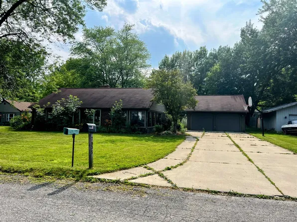 7925 Otto St, Freeland, MI 48623