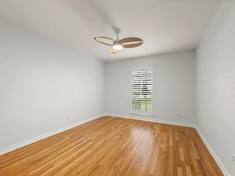 1000 Raven Bend Ct — Photo 26