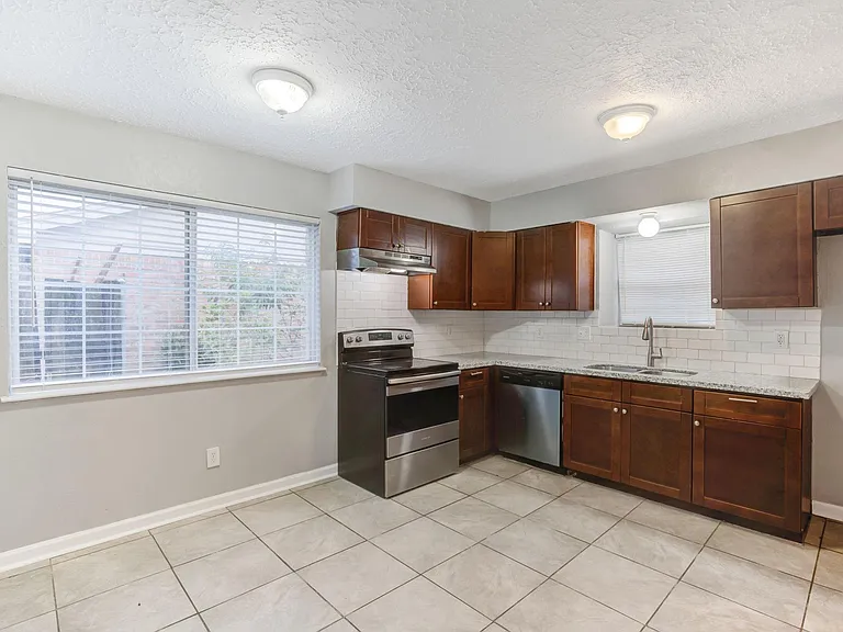 11511 Grapewood Ct — Photo 5