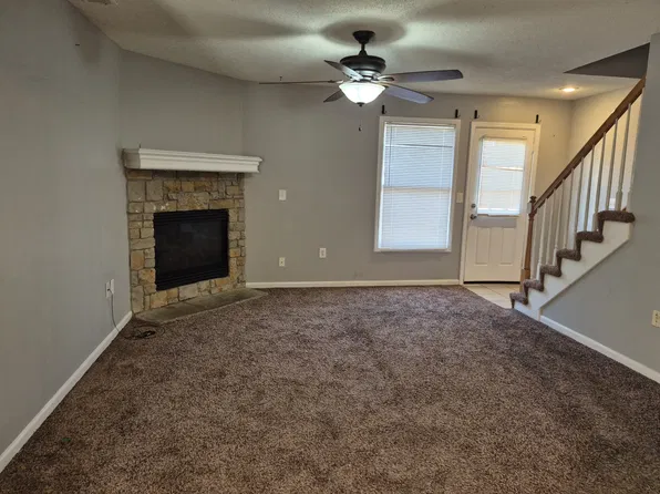 816 E 167th Ct, Gardner, KS 66030