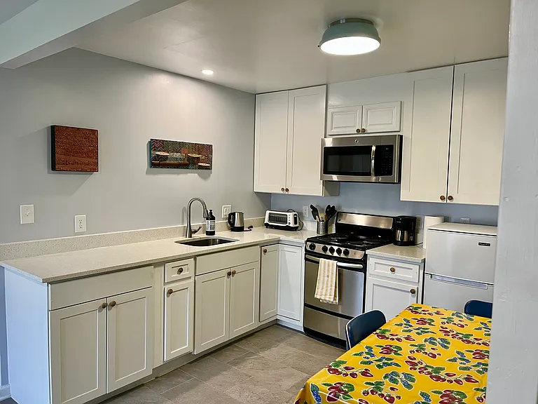 1619 Irving St NE — Photo 2