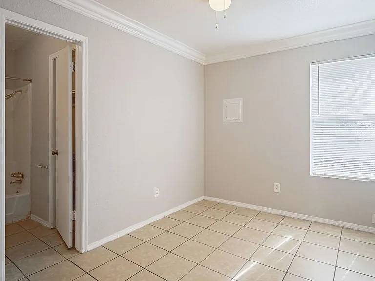 Meridian Place Apartments — Photo 20