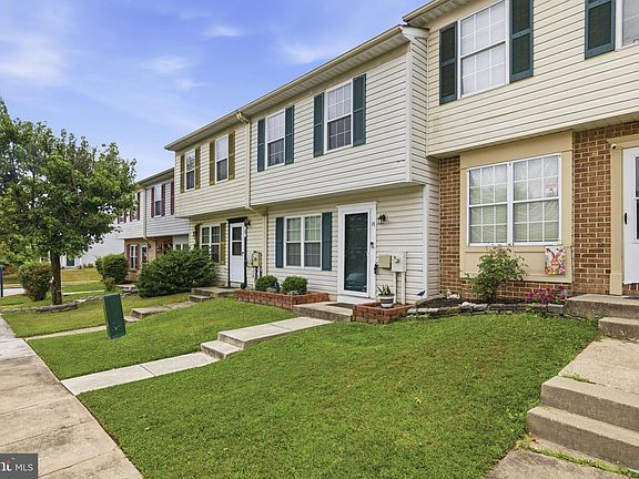 3rd image of 8 Londonperry Ct