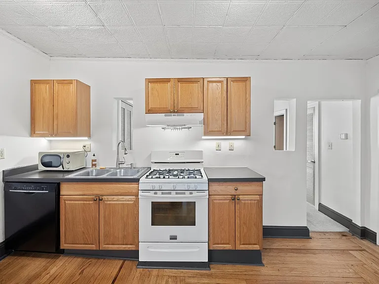107 Monroe St #3 — Photo 9
