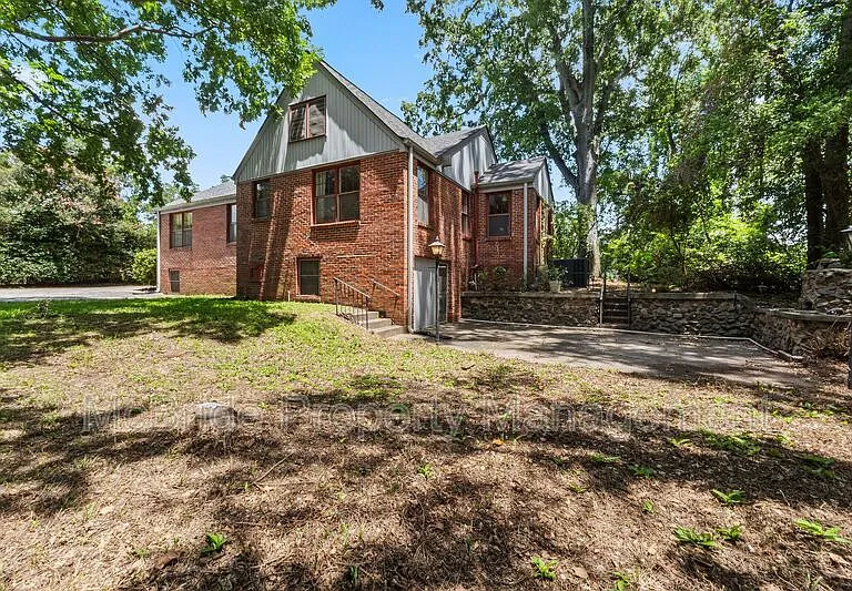 1835 Kissingbower Rd — Photo 6