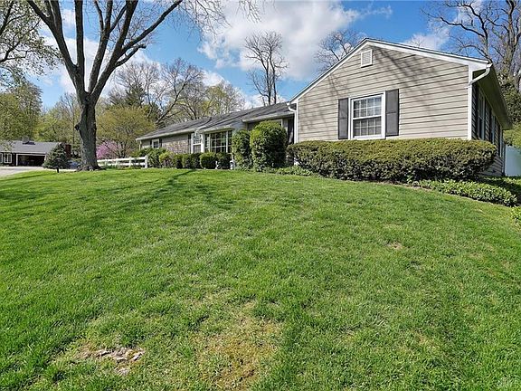 3rd image of 227 Bur Del Dr
