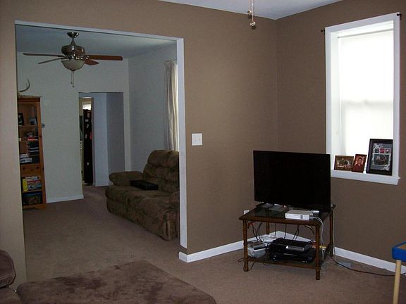 4th image of 27 N 2nd St