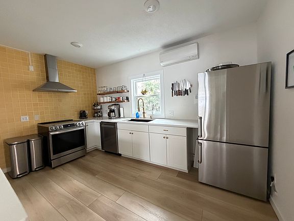 4th image of 69 Newbury St APT 4