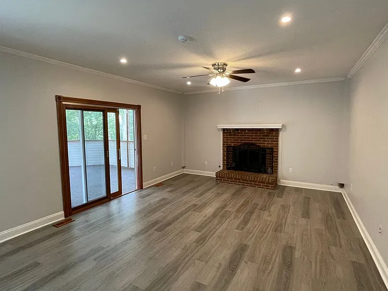 31 Ballantrae Ct — Photo 2