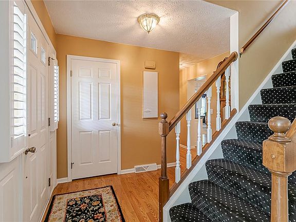 3rd image of 64 Old Country Ln