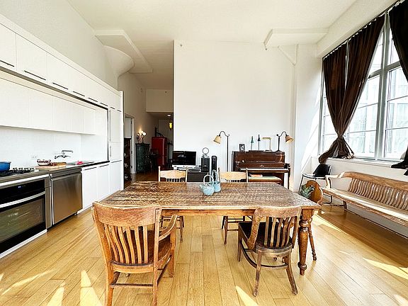 5th image of 2728 Thomson Ave Unit 511
