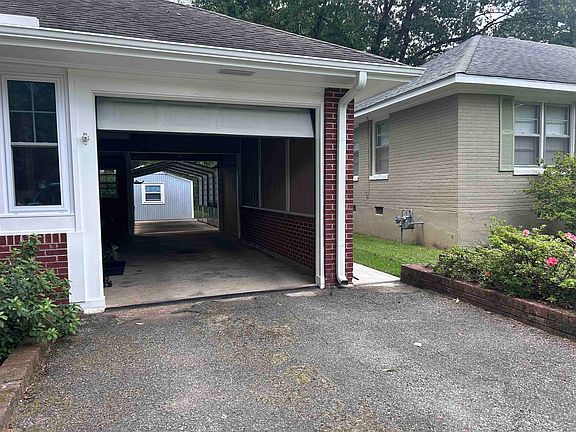 3rd image of 1227 Colonial Rd