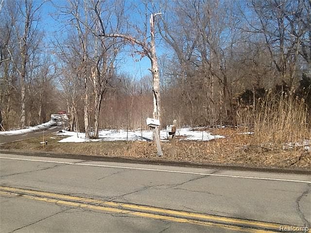 1st image of 37040 Huron River Dr