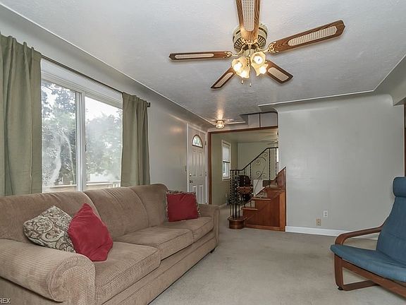 3rd image of 35520 Blanch Ave