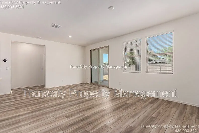 3 bed, 2.0 bath, 1439 sqft, $1,695 — Photo 3