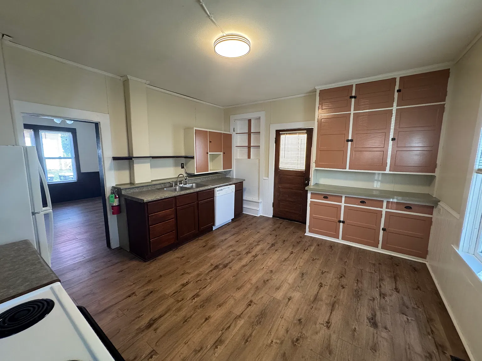 2 bed, 900 sqft, $1,049 — Photo 4