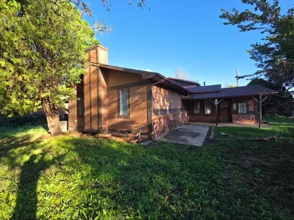 404 E 7th St, Harper, KS 67058