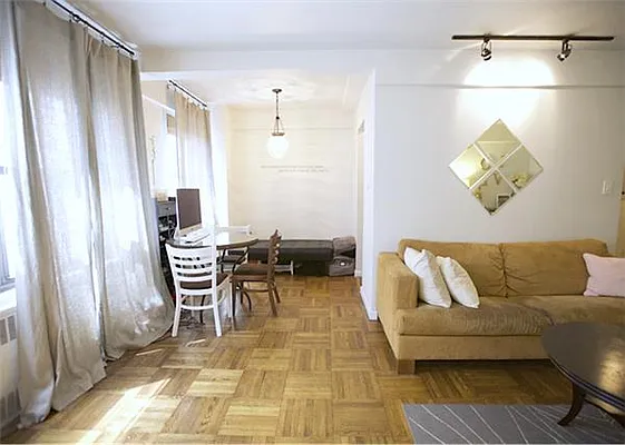 Sold by R New York | media 10
