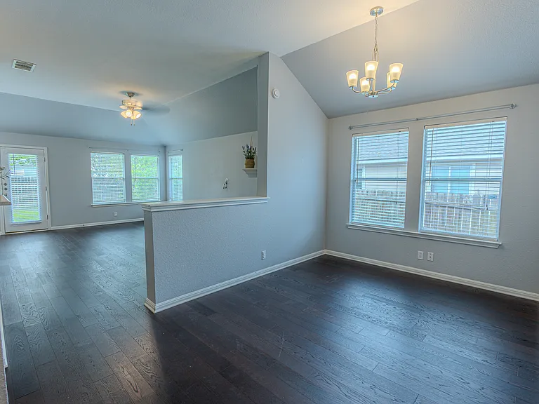 208 Discovery — Photo 11