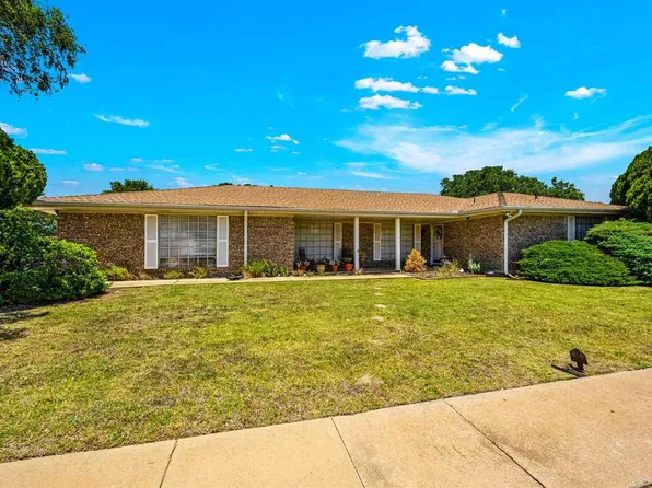 2501 NW Robinhood Dr, Lawton, OK 73505