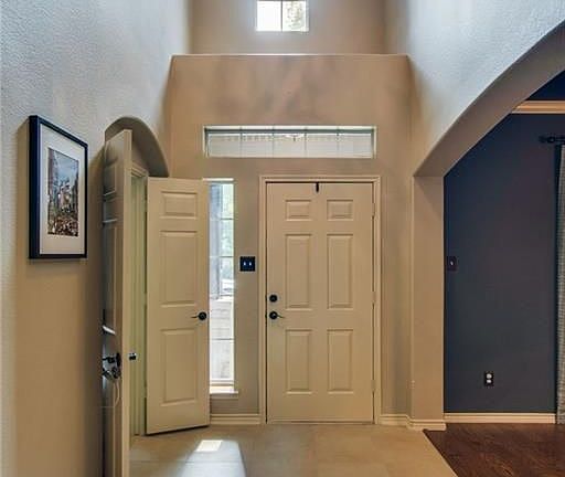 3rd image of 10123 Planters Row Dr