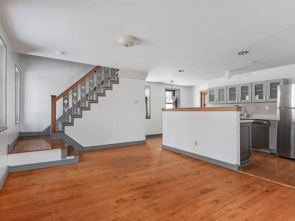 5th image of 2294 Providence Rd