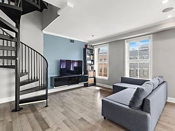 5th image of 501 9th St APT 611
