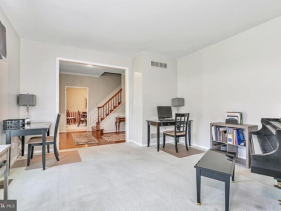 5th image of 22 Somerset Ln