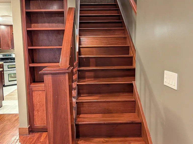 704 E West St — Photo 10