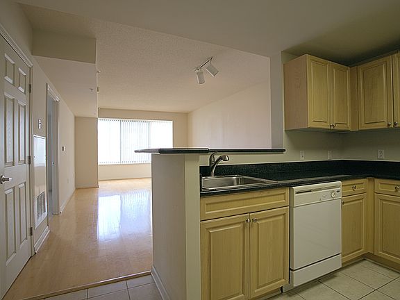 2nd image of 2726 Gallows Rd APT 606
