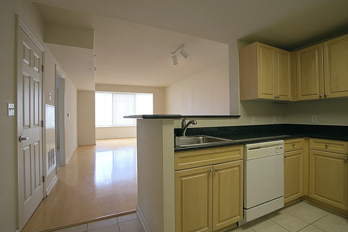 Building Photo - 2726 Gallows Rd #606