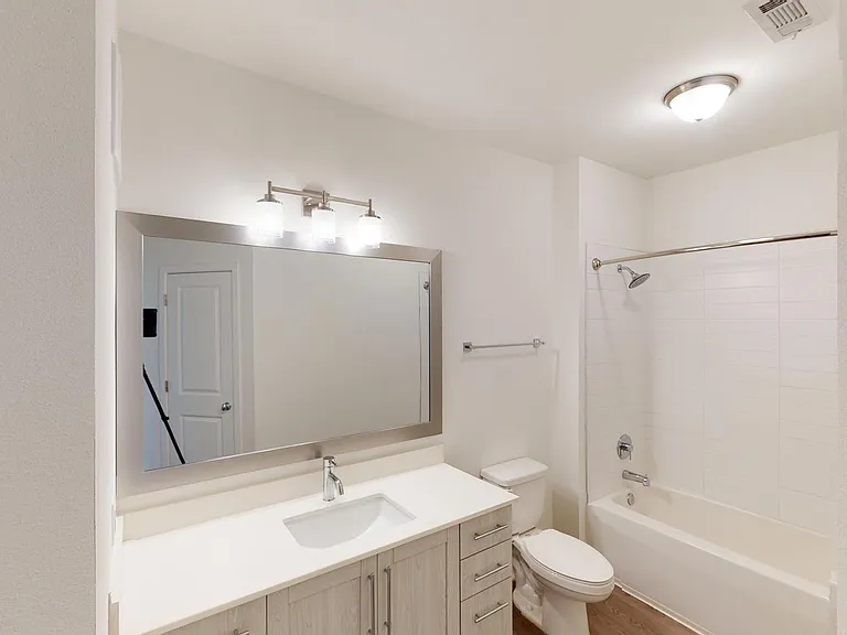 Essex Luxe Apartments — Photo 122