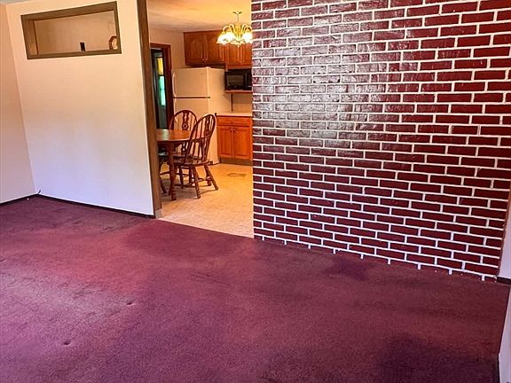 2nd image of 8 Aspen St