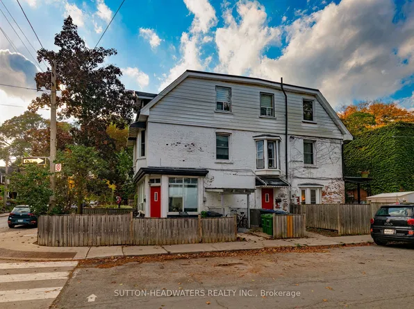 106 Barton Ave, Toronto, ON M6G 1P9