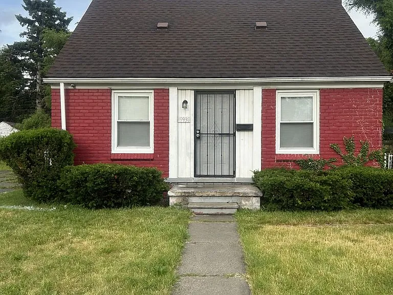 19930 Revere St — Photo 1