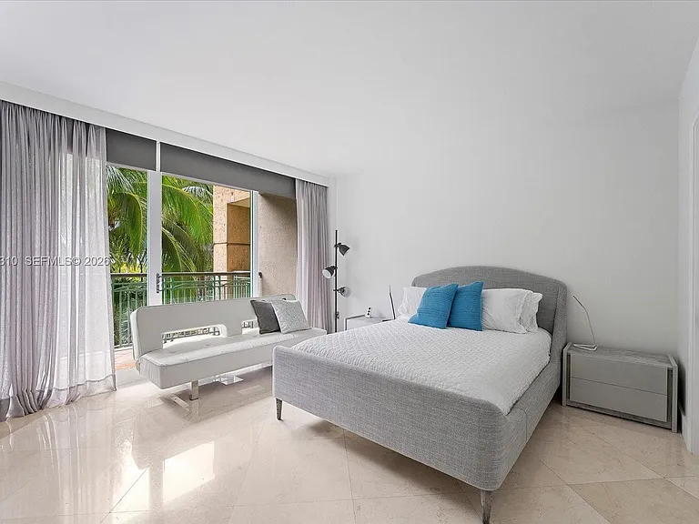 3400 SW 27th Ave #201 — Photo 9