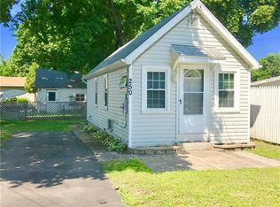 250 Breezeway Dr, Irondequoit, NY 14622