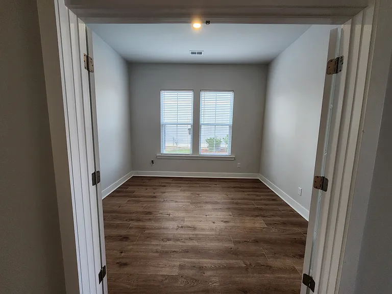 112 Ashworth Dr — Photo 18