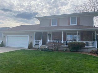 726 Valleyview Dr, Bellevue, OH 44811