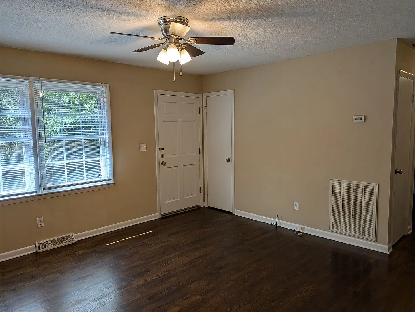 Cute All Brick Ranch Close to Mooresville Schools! — Photo 4