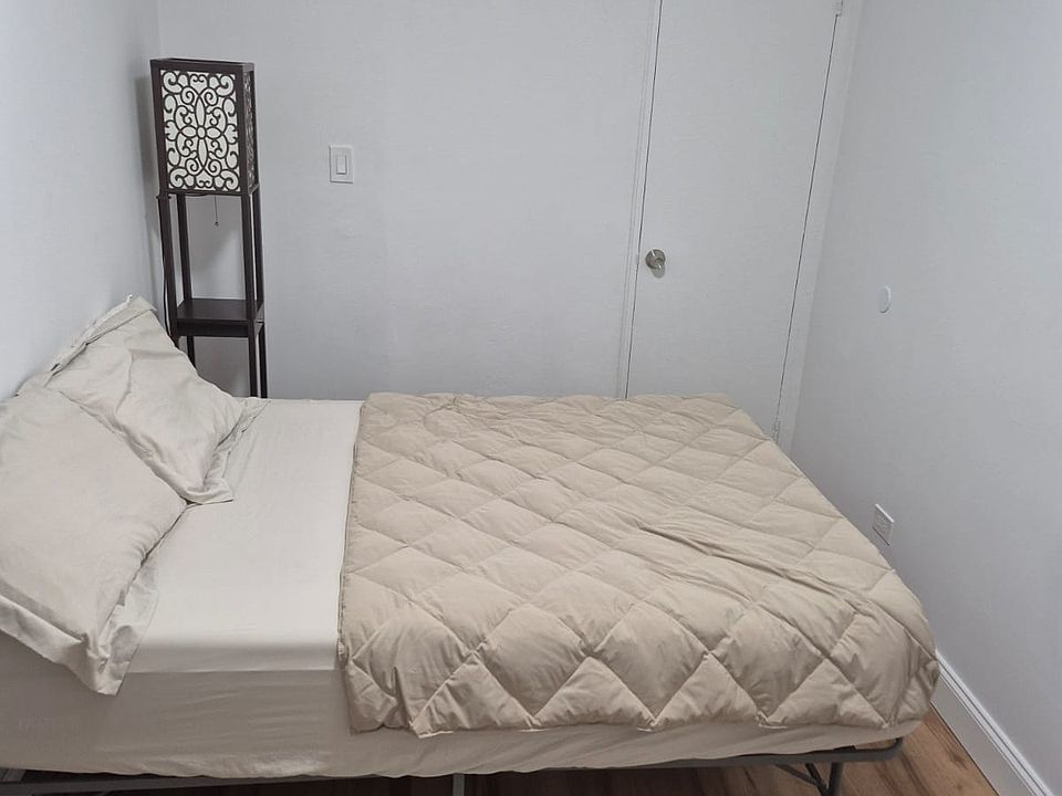 Bedroom, night