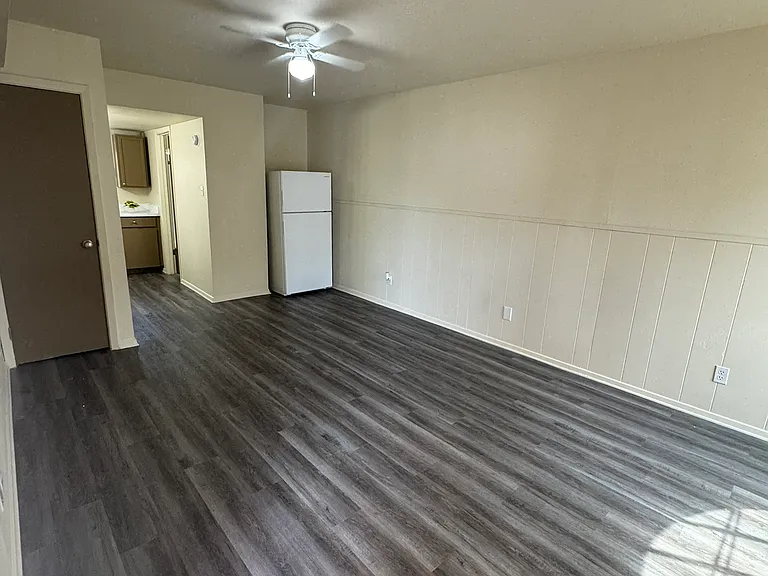 2500 W Hickory St #24 — Photo 2