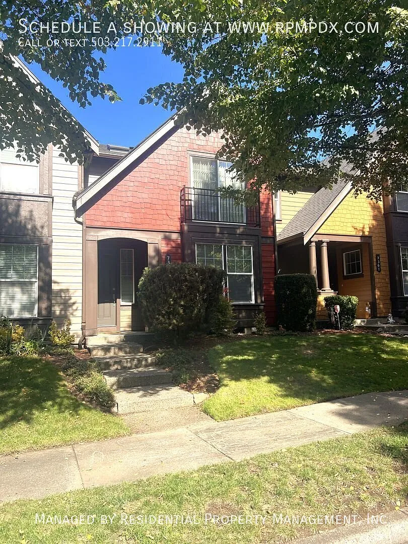 Highly Desirable Stonewater Townhome in the Heart of Orenco Station! — Photo 2