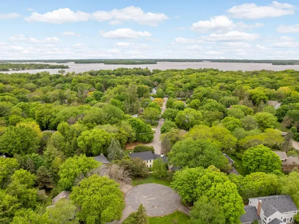 3620 James Ave, Deephaven, MN 55391