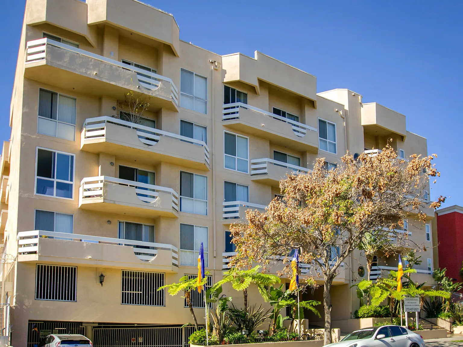 Wilshire Berendo Regency — Photo 3