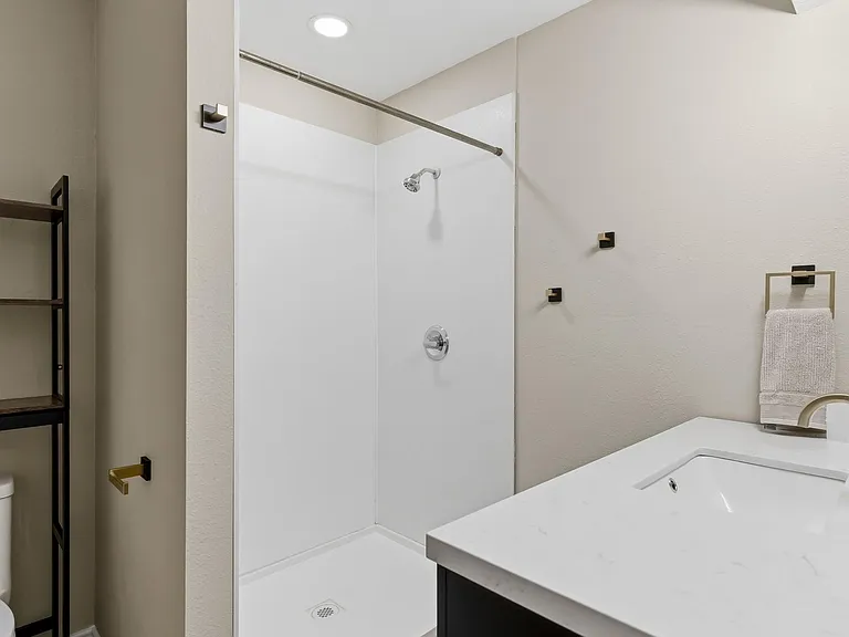 445 Longmeadow St — Photo 29