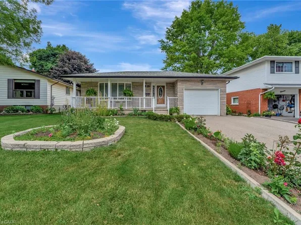 15 Chad Pl, Guelph, ON N1H 6V4